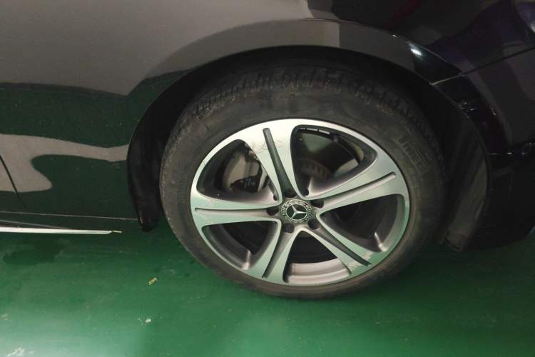 Used Mercedes-Benz E-Class 2018 Facelift E 200 L Sport Edition Right Front Wheel Hub
