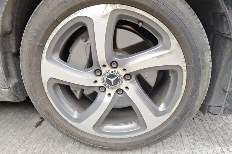Used Mercedes-Benz E-Class 2018 Restyled E 300 L Sport Luxury Edition Right Front Wheel Hub