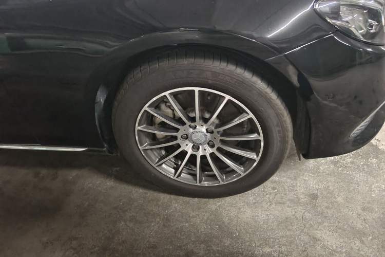 Used Mercedes-Benz E-Class 2018 Facelift E 200 L Right Front Wheel Hub