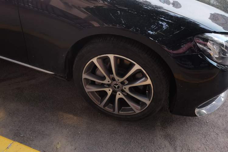 Used Mercedes-Benz E-Class 2018 Facelift E 300 L Luxury Edition Right Front Wheel Hub