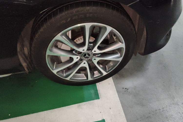 Used Mercedes-Benz E-Class 2018 E 300 L Luxury Model Right Front Wheel Hub