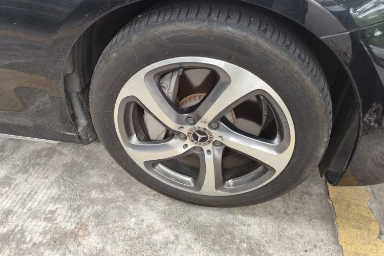 Used Mercedes-Benz E-Class 2018 Restyled E 300 L Sport Luxury Edition Right Front Wheel Hub
