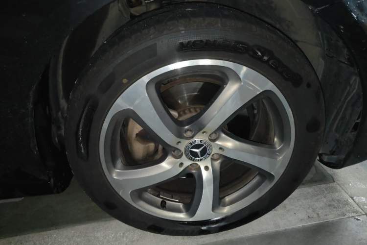 Used Mercedes-Benz E-Class 2018 Facelift E 200 L Sport 4MATIC Right Front Wheel Hub