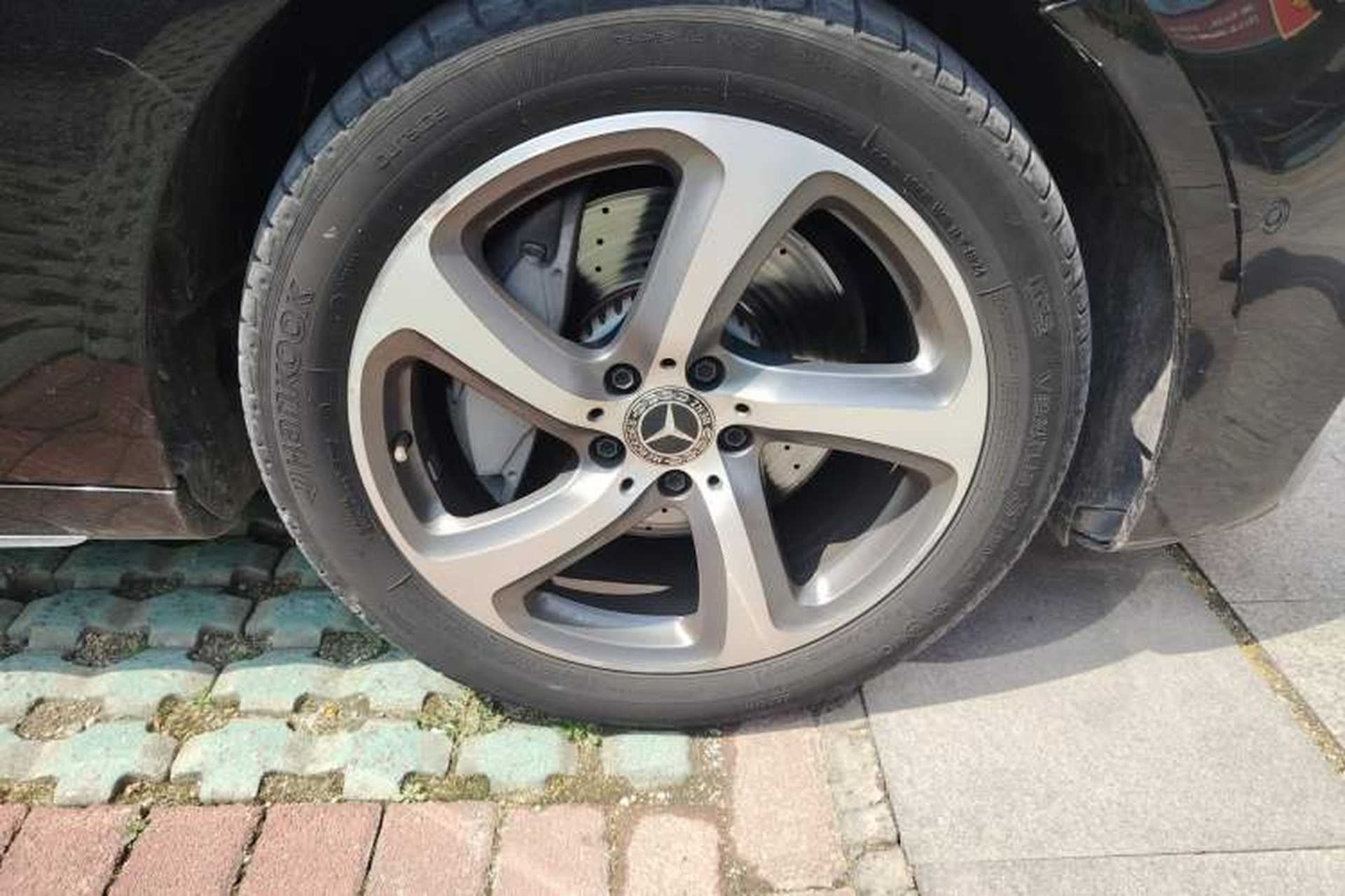 Used Mercedes-Benz E-Class 2018 Restyled E 300 L Sport Luxury Edition Right Front Wheel Hub