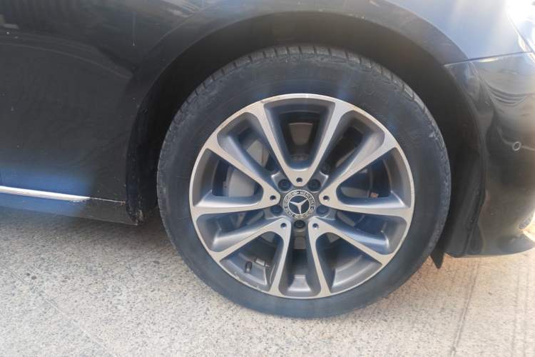 Used Mercedes-Benz E-Class 2018 E 300 L Luxury Model Right Front Wheel Hub