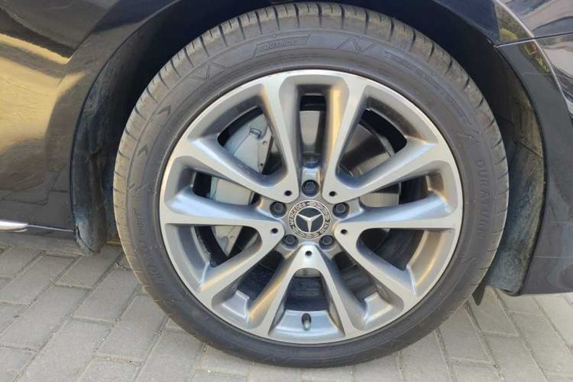 Used Mercedes-Benz E-Class 2018 E 300 L Luxury Model Right Front Wheel Hub