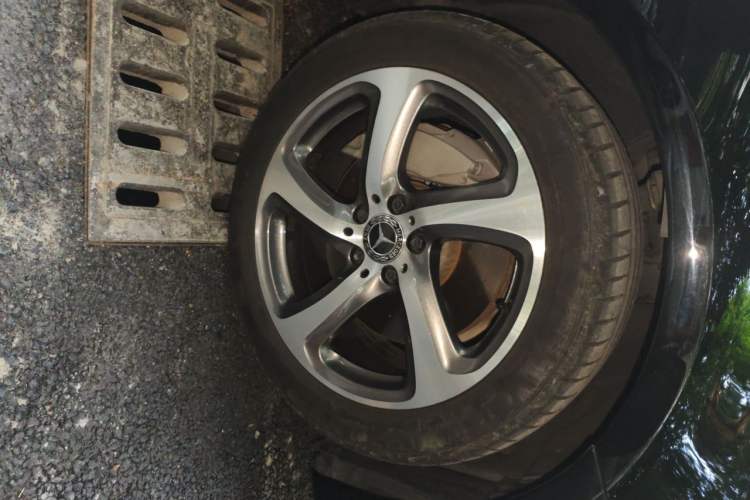 Used Mercedes-Benz E-Class 2018 E 300 L Sport Luxury Edition Right Front Wheel Hub