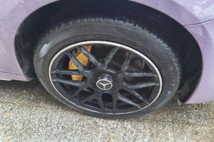 Used Mercedes-Benz E-Class 2018 Restyled E 300 L Sporty and Stylish Edition Right Front Wheel Hub