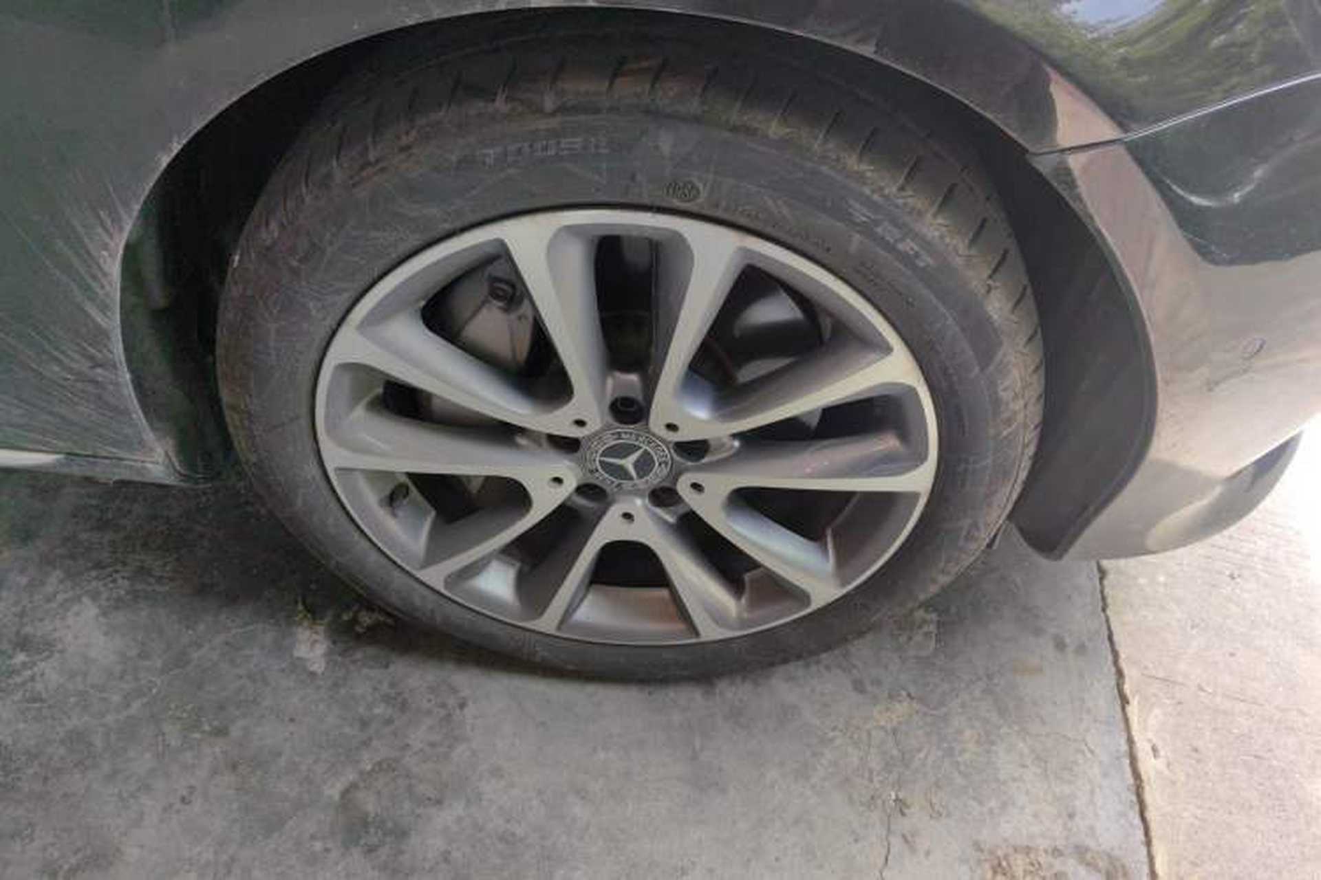 Used Mercedes-Benz E-Class 2018 E 300 L Luxury Model Right Front Wheel Hub
