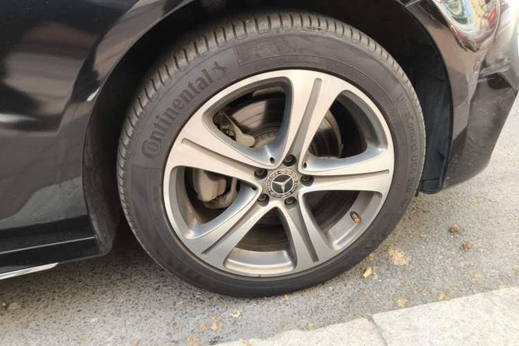 Used Mercedes-Benz E-Class 2018 E 200 L Sport Edition Right Front Wheel Hub