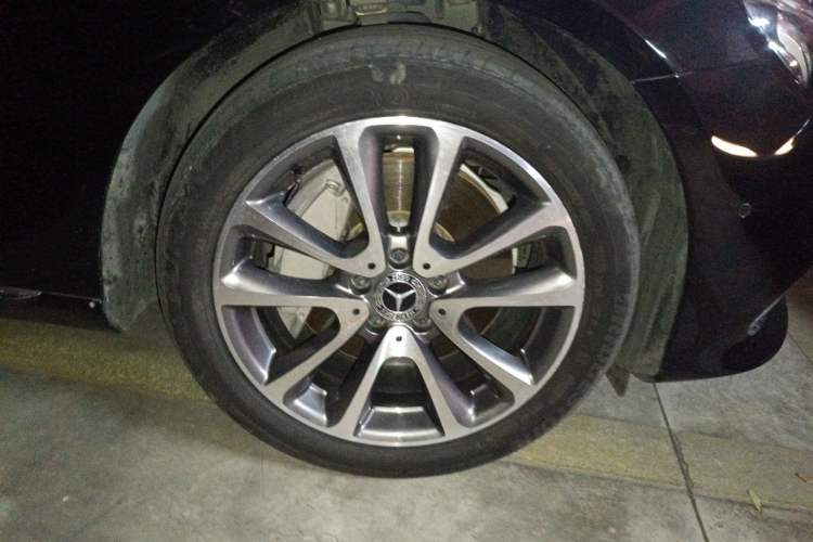Used Mercedes-Benz E-Class 2018 E 300 L Luxury Model Right Front Wheel Hub