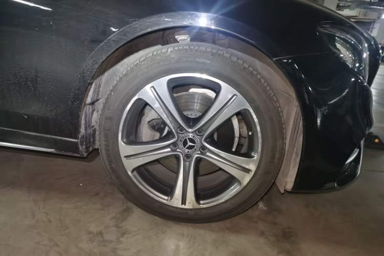 Used Mercedes-Benz E-Class 2018 Facelift E 200 L Sport Edition Right Front Wheel Hub