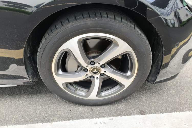 Used Mercedes-Benz E-Class 2018 E 300 L Sport Luxury Edition Right Front Wheel Hub