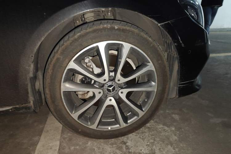 Used Mercedes-Benz E-Class 2018 Facelift E 200 L Right Front Wheel Hub
