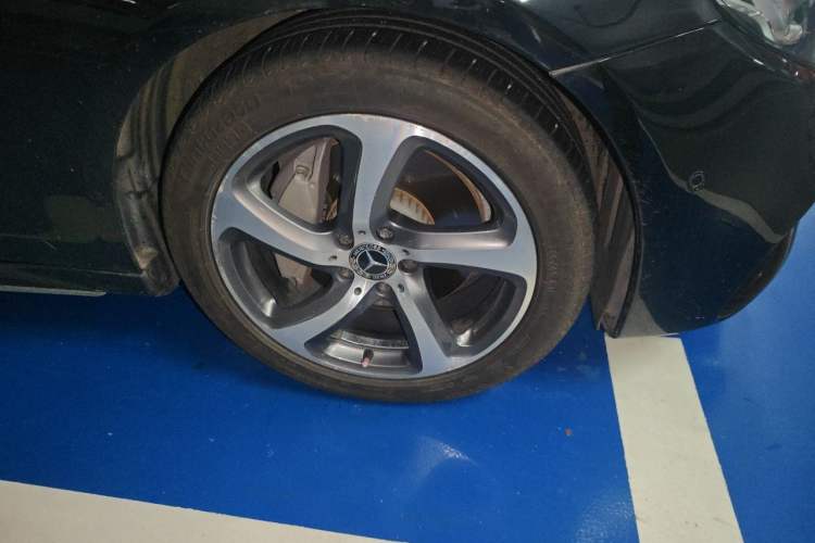 Used Mercedes-Benz E-Class 2018 Restyled E 300 L Sporty and Stylish Edition Right Front Wheel Hub