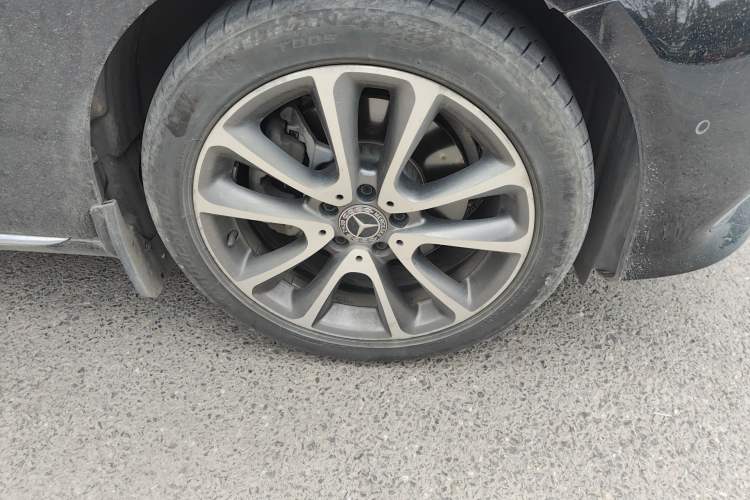 Used Mercedes-Benz E-Class 2018 Facelift E 200 L 4MATIC Right Front Wheel Hub