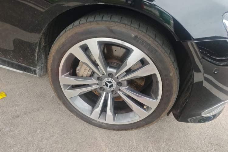 Used Mercedes-Benz E-Class 2018 E 320 L Sport 4MATIC Right Front Wheel Hub