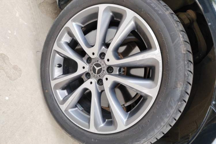 Used Mercedes-Benz E-Class 2018 Facelift E 300 L Luxury Edition Right Front Wheel Hub