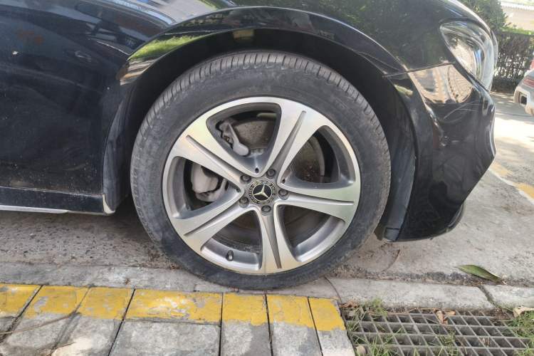 Used Mercedes-Benz E-Class 2018 Facelift E 200 L Sport Edition Right Front Wheel Hub