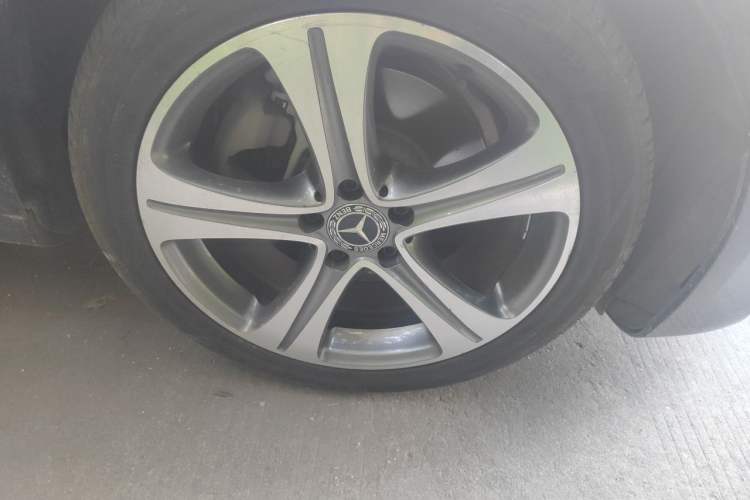 Used Mercedes-Benz E-Class 2018 Facelift E 200 L Sport Edition Right Front Wheel Hub