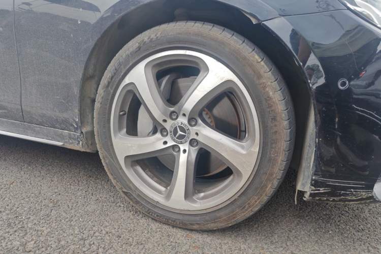 Used Mercedes-Benz E-Class 2018 Restyled E 300 L Sporty and Stylish Edition Right Front Wheel Hub