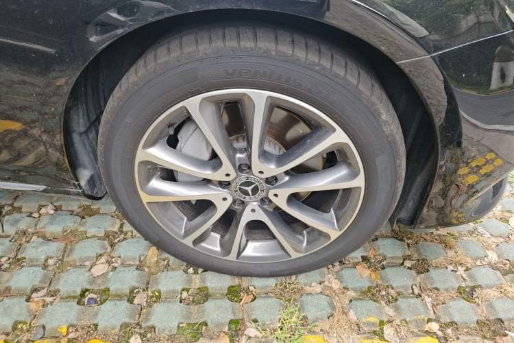 Used Mercedes-Benz E-Class 2018 Facelift E 300 L Luxury Edition Right Front Wheel Hub