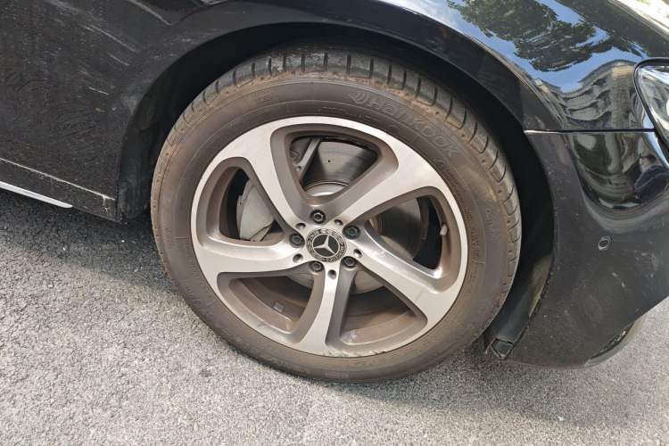 Used Mercedes-Benz E-Class 2018 E 300 L Sport Luxury Edition Right Front Wheel Hub