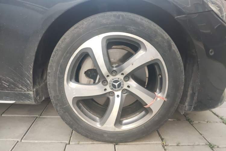 Used Mercedes-Benz E-Class 2018 Facelift E 200 L Sport 4MATIC Right Front Wheel Hub