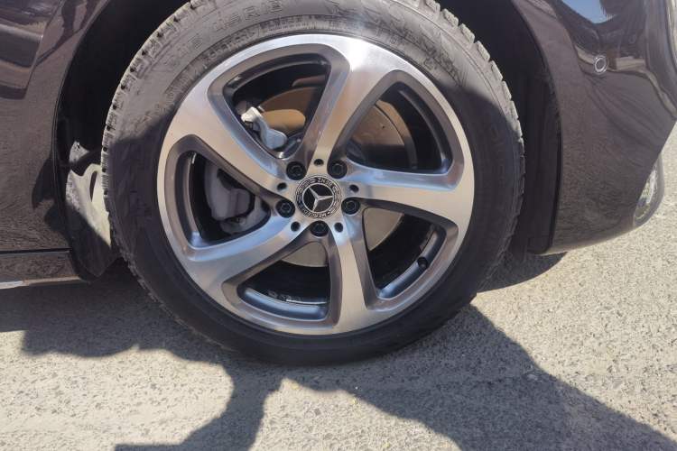 Used Mercedes-Benz E-Class 2018 E 200 L Sport 4MATIC Right Front Wheel Hub
