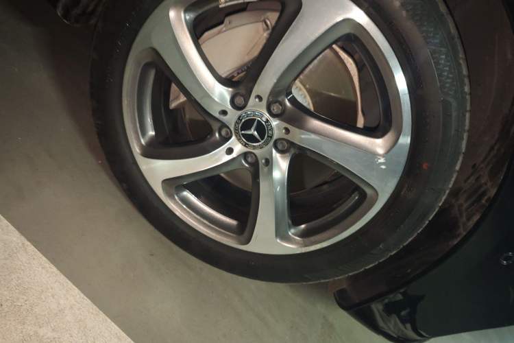 Used Mercedes-Benz E-Class 2018 Restyled E 300 L Sporty and Stylish Edition Right Front Wheel Hub