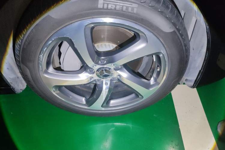 Used Mercedes-Benz E-Class 2018 Restyled E 300 L Sporty and Stylish Edition Right Front Wheel Hub