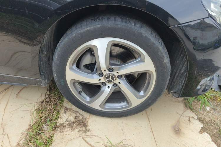 Used Mercedes-Benz E-Class 2018 Facelift E 200 L 4MATIC Right Front Wheel Hub