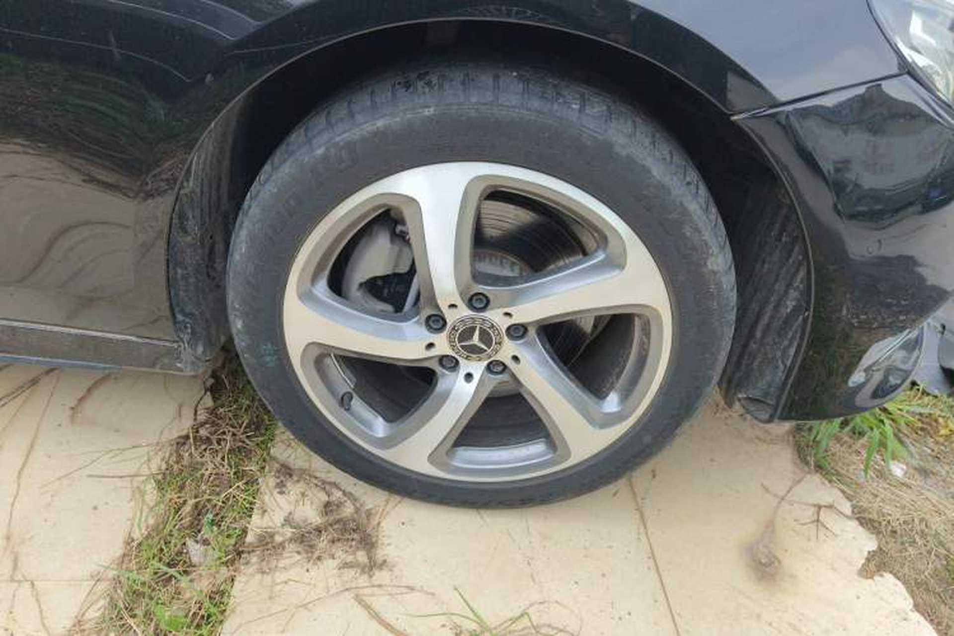 Used Mercedes-Benz E-Class 2018 Facelift E 200 L 4MATIC Right Front Wheel Hub