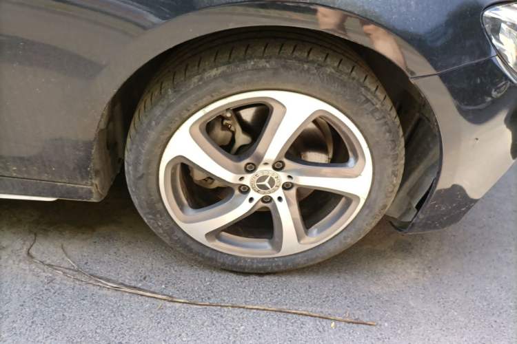 Used Mercedes-Benz E-Class 2018 Facelift E 200 L Sport 4MATIC Right Front Wheel Hub