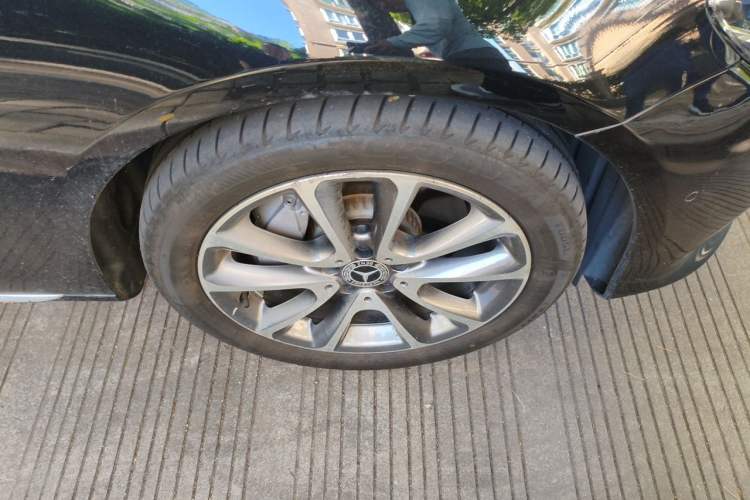 Used Mercedes-Benz E-Class 2018 Facelifted E 300 L Stylish Version Right Front Wheel Hub