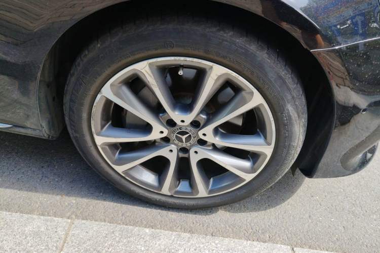 Used Mercedes-Benz E-Class 2018 Facelift E 300 L Luxury Edition Right Front Wheel Hub