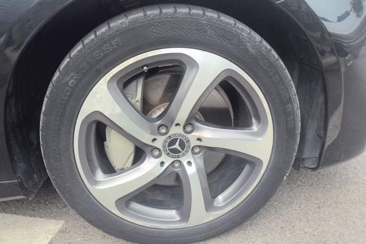 Used Mercedes-Benz E-Class 2018 Restyled E 300 L Sporty and Stylish Edition Right Front Wheel Hub