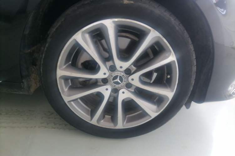 Used Mercedes-Benz E-Class 2018 Facelift E 200 L Right Front Wheel Hub