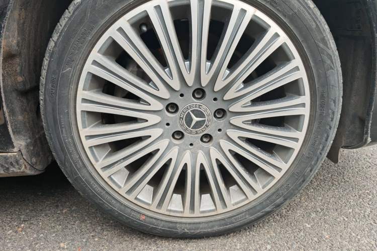Used Mercedes-Benz E-Class 2018 Facelift E 200 L Right Front Wheel Hub