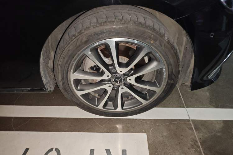 Used Mercedes-Benz E-Class 2018 E 200 L Right Front Wheel Hub