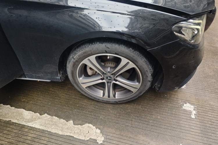 Used Mercedes-Benz E-Class 2018 Facelift E 200 L Sport Edition Right Front Wheel Hub