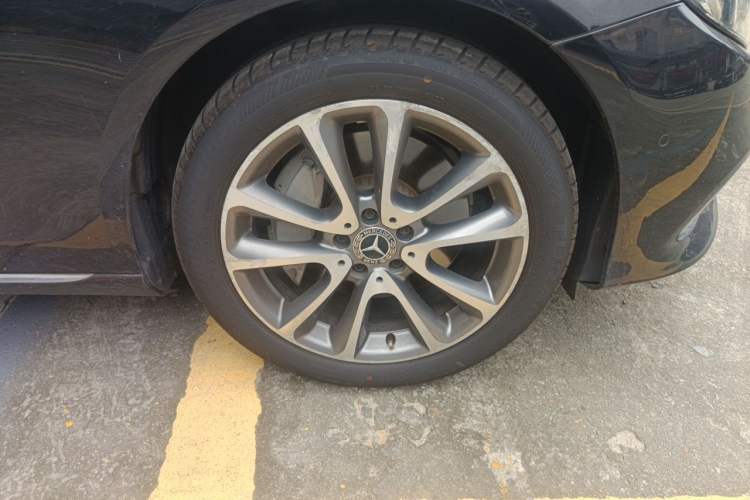 Used Mercedes-Benz E-Class 2018 E 300 L Luxury Model Right Front Wheel Hub