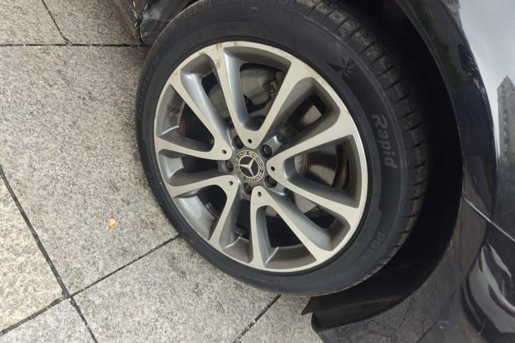 Used Mercedes-Benz E-Class 2018 E 200 L Right Front Wheel Hub