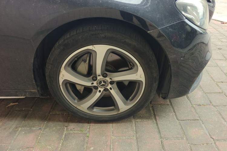 Used Mercedes-Benz E-Class 2018 Restyled E 300 L Sporty and Stylish Edition Right Front Wheel Hub