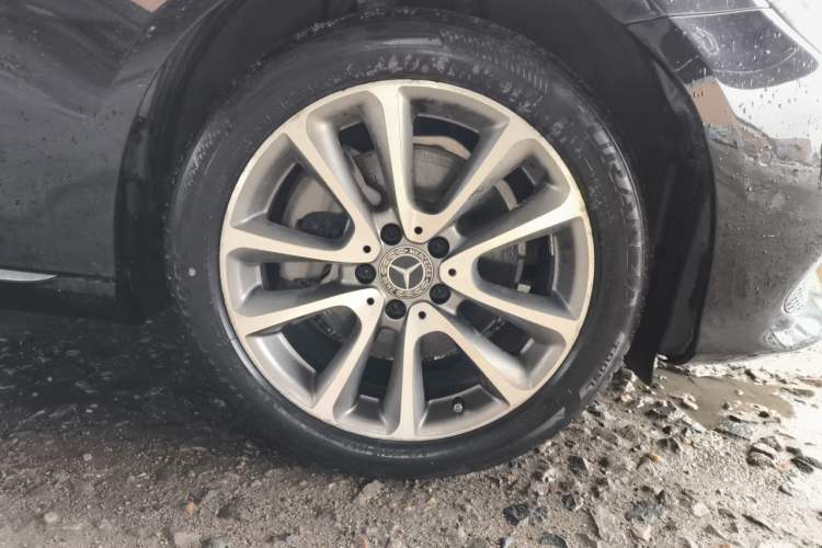 Used Mercedes-Benz E-Class 2018 Facelift E 200 L Right Front Wheel Hub