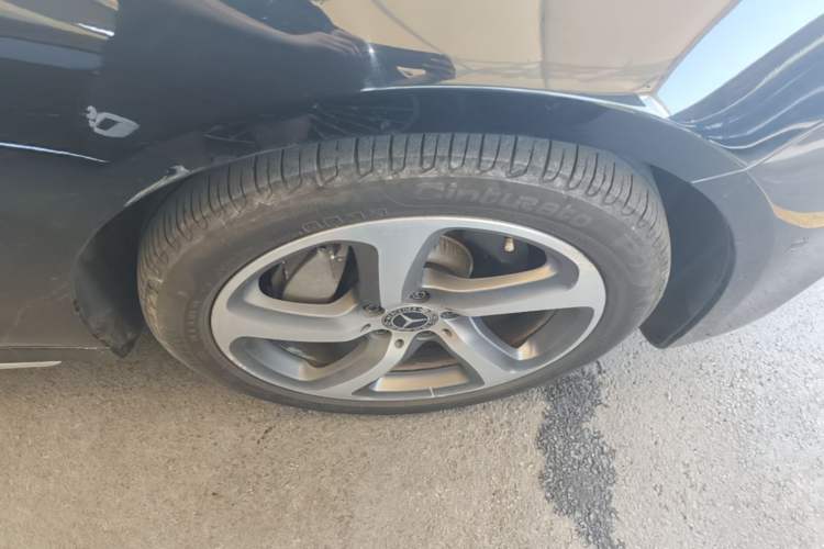 Used Mercedes-Benz E-Class 2018 Restyled E 300 L Sport Luxury Edition Right Front Wheel Hub