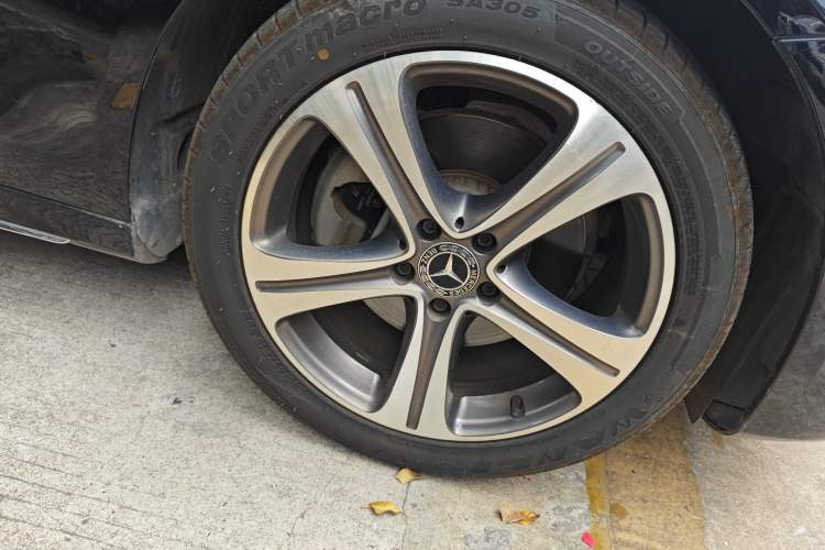 Used Mercedes-Benz E-Class 2018 Facelift E 200 L Sport Edition Right Front Wheel Hub