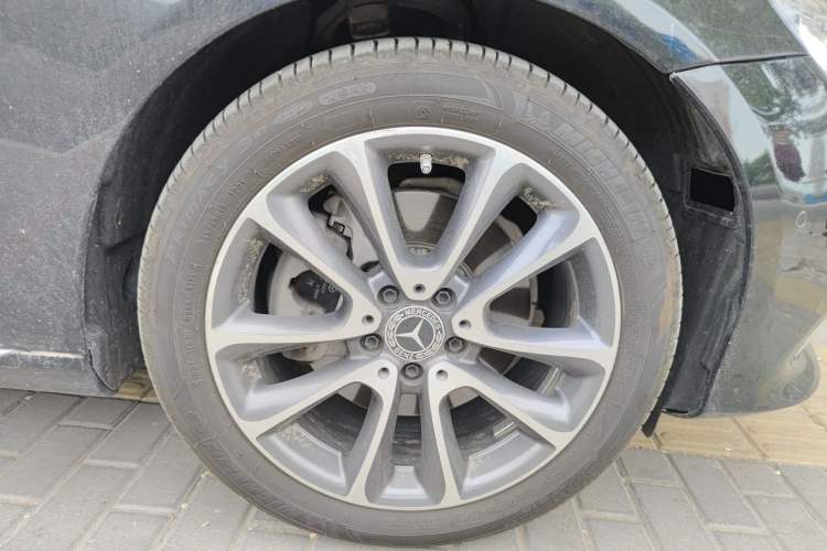 Used Mercedes-Benz E-Class 2018 Facelift E 200 L 4MATIC Right Front Wheel Hub