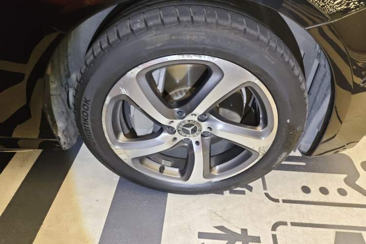 Used Mercedes-Benz E-Class 2018 E 300 L Sport Luxury Edition Right Front Wheel Hub