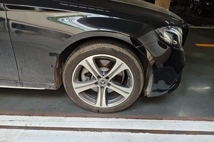 Used Mercedes-Benz E-Class 2018 Facelift E 200 L Sport Edition Right Front Wheel Hub